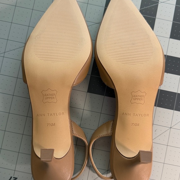 Ann Taylor Women's Beige Slingback Flats - Picture 3 of 4